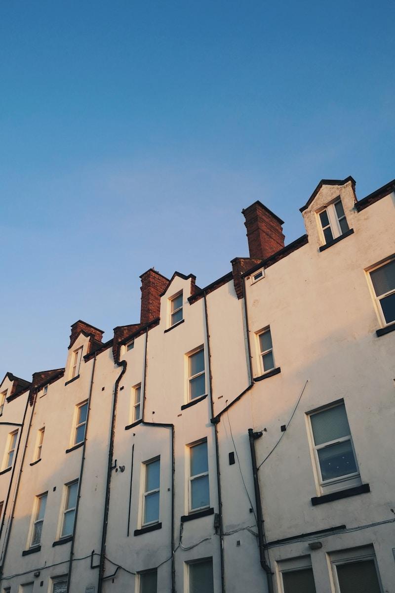 Cracks Around Your Bay Window? Manchester Homeowners, This Needs Immediate Attention